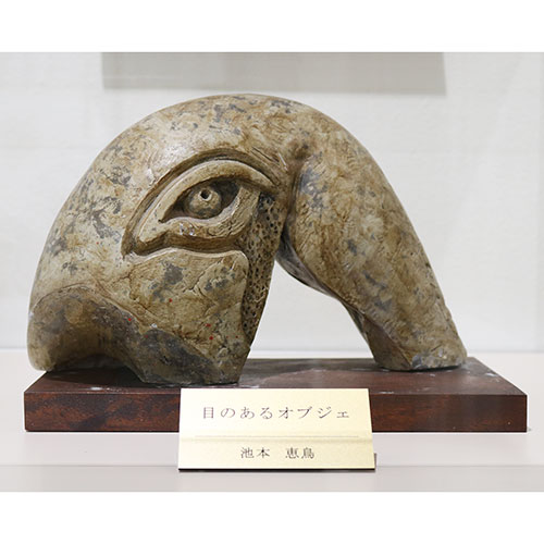 目のあるオブジェ